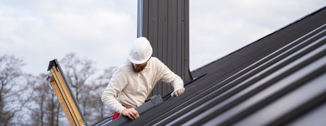 Handling Emergency Roof Repairs with Efficiency