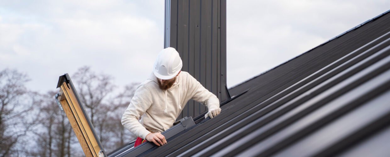 Handling Emergency Roof Repairs with Efficiency